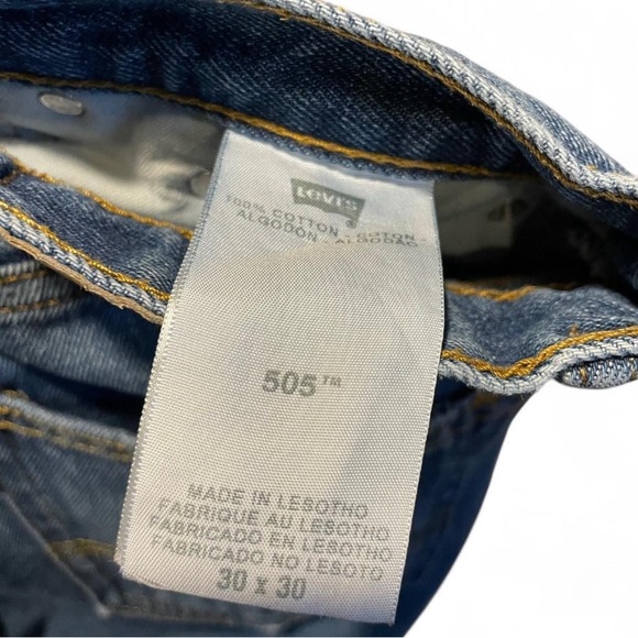 Levi’s 505 Jeans. 100% Cotton. 30x30 Distressed Back Pocket - Picture 6 of 6